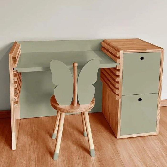 Kelebek Sandalyeli Çocuk Çalışma Masası 🦋 | Ayarlanabilir Yükseklikli | 2 Çekmeceli | Kayın Ağacından Montessori Tasarım