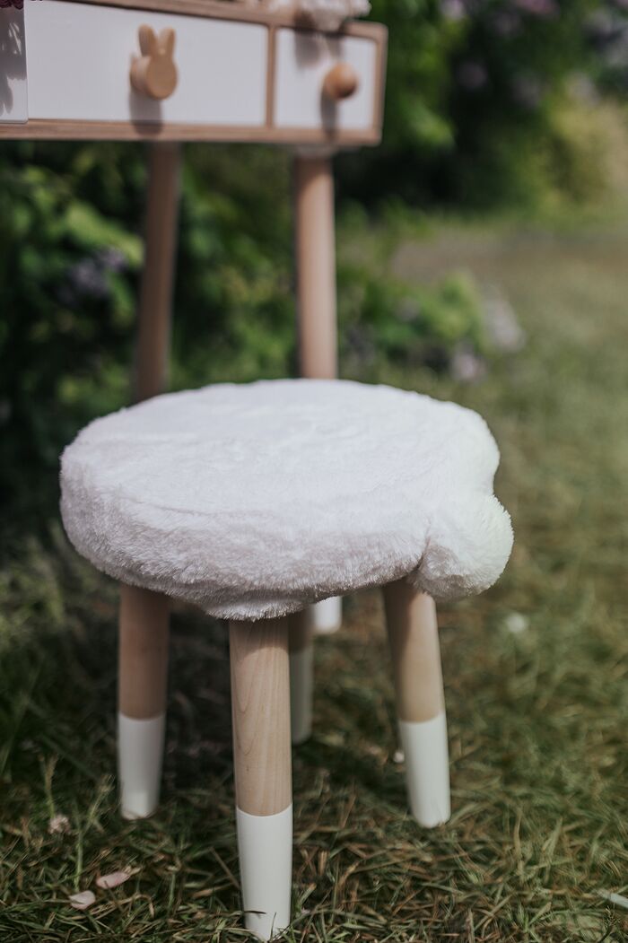 Tavşan Temalı Çocuk Makyaj Masası & Puf Seti – 120x75 cm | Gümüş Pleksi Ayna